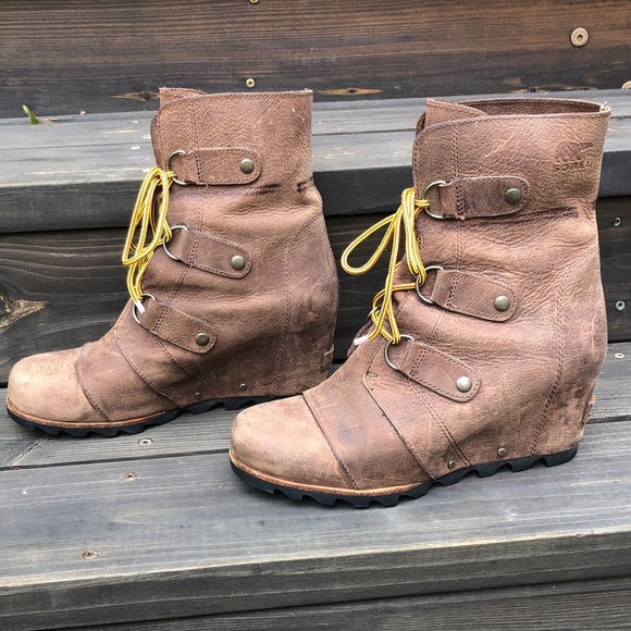 9 Sorel Brown Leather Boots Wedge Rugged Snow Winter Rubber Sole Joan of Arctic - Picture 2 of 8